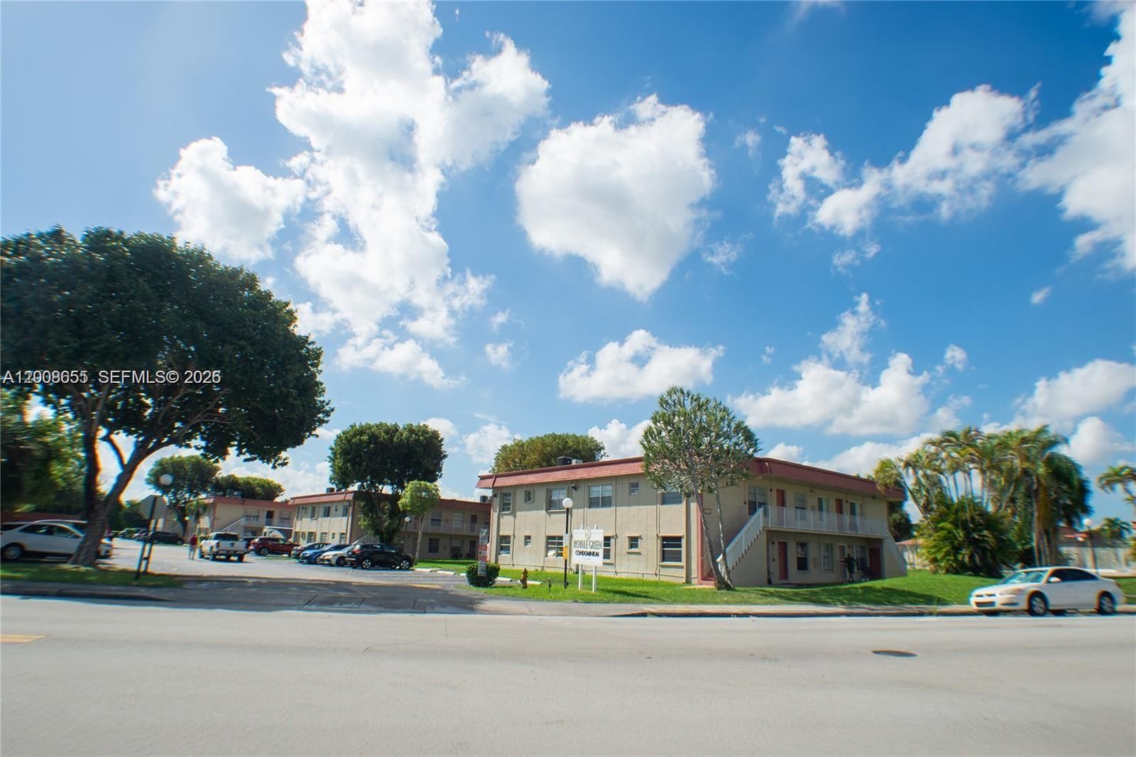 Real estate property located at 12800 43rd Dr #210-B, Miami-dade, Royale Green Condo 11, Miami, FL