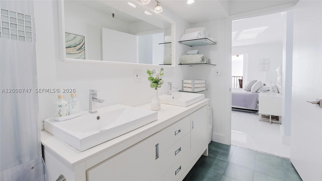 Real estate property located at 2625 Collins Ave #803, Miami-dade, Oceanfront Plaza Condo, Miami Beach, FL