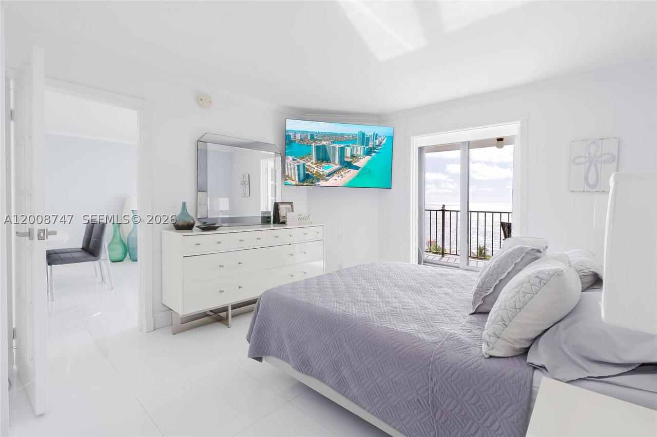 Real estate property located at 2625 Collins Ave #803, Miami-dade, Oceanfront Plaza Condo, Miami Beach, FL