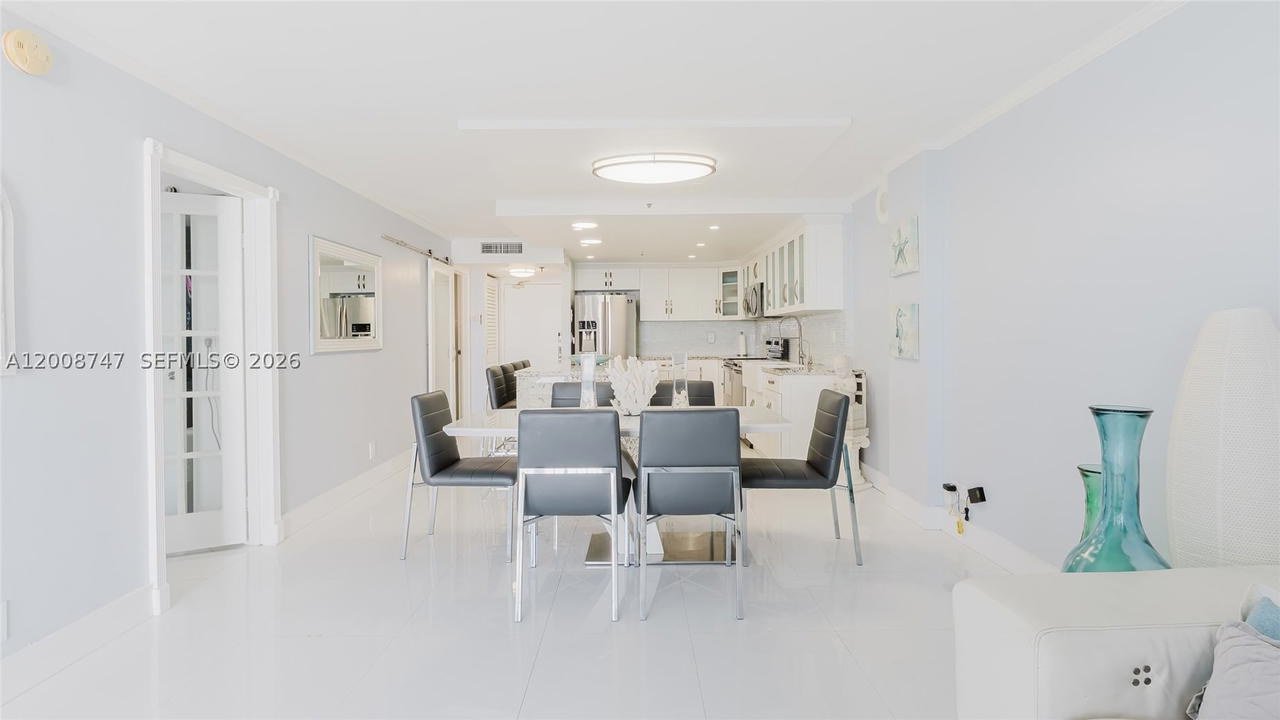 Real estate property located at 2625 Collins Ave #803, Miami-dade, Oceanfront Plaza Condo, Miami Beach, FL
