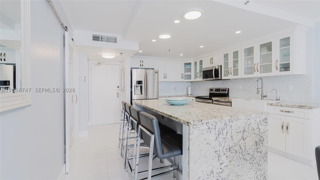 Real estate property located at 2625 Collins Ave #803, Miami-dade, Oceanfront Plaza Condo, Miami Beach, FL