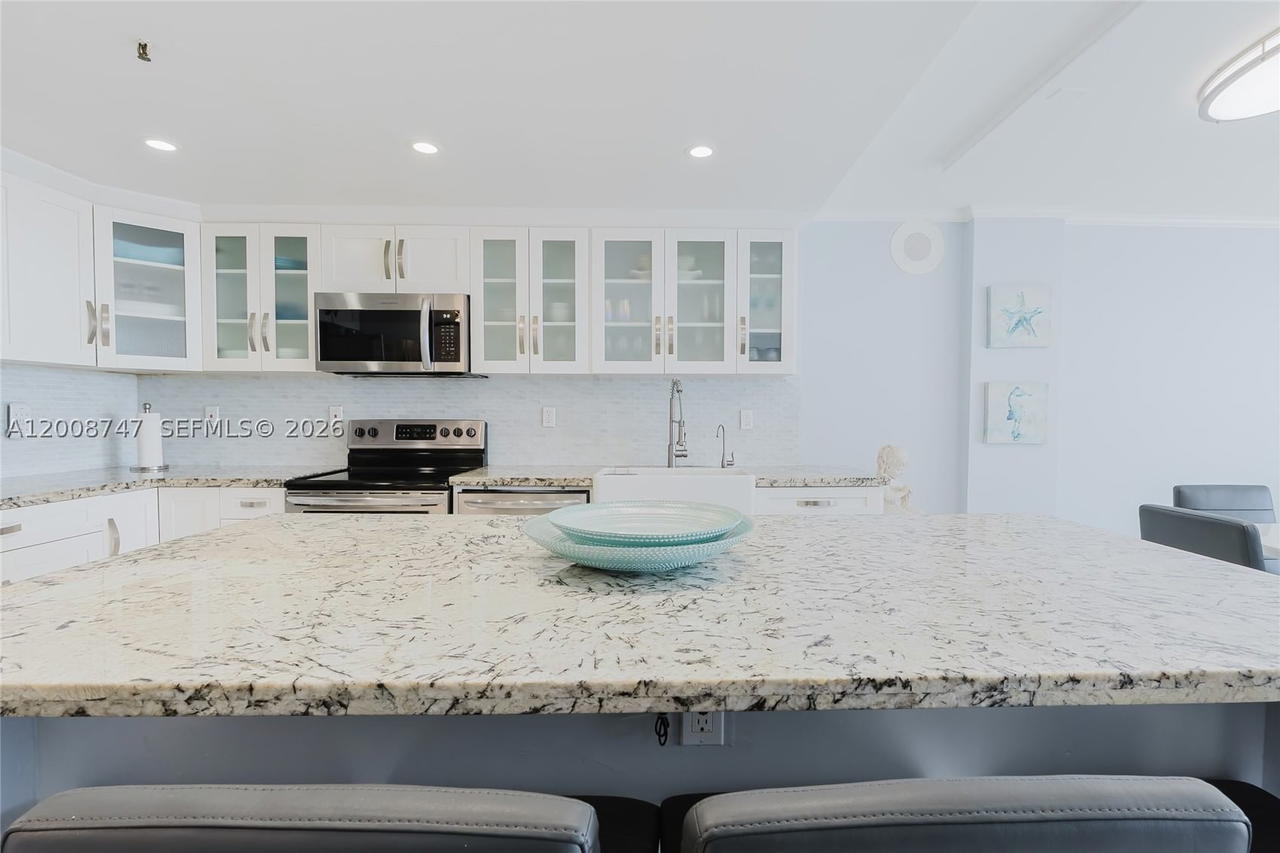 Real estate property located at 2625 Collins Ave #803, Miami-dade, Oceanfront Plaza Condo, Miami Beach, FL