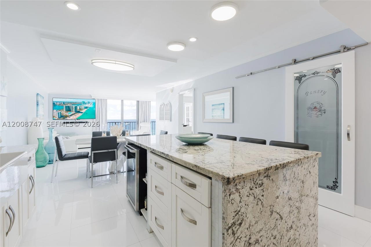 Real estate property located at 2625 Collins Ave #803, Miami-dade, Oceanfront Plaza Condo, Miami Beach, FL