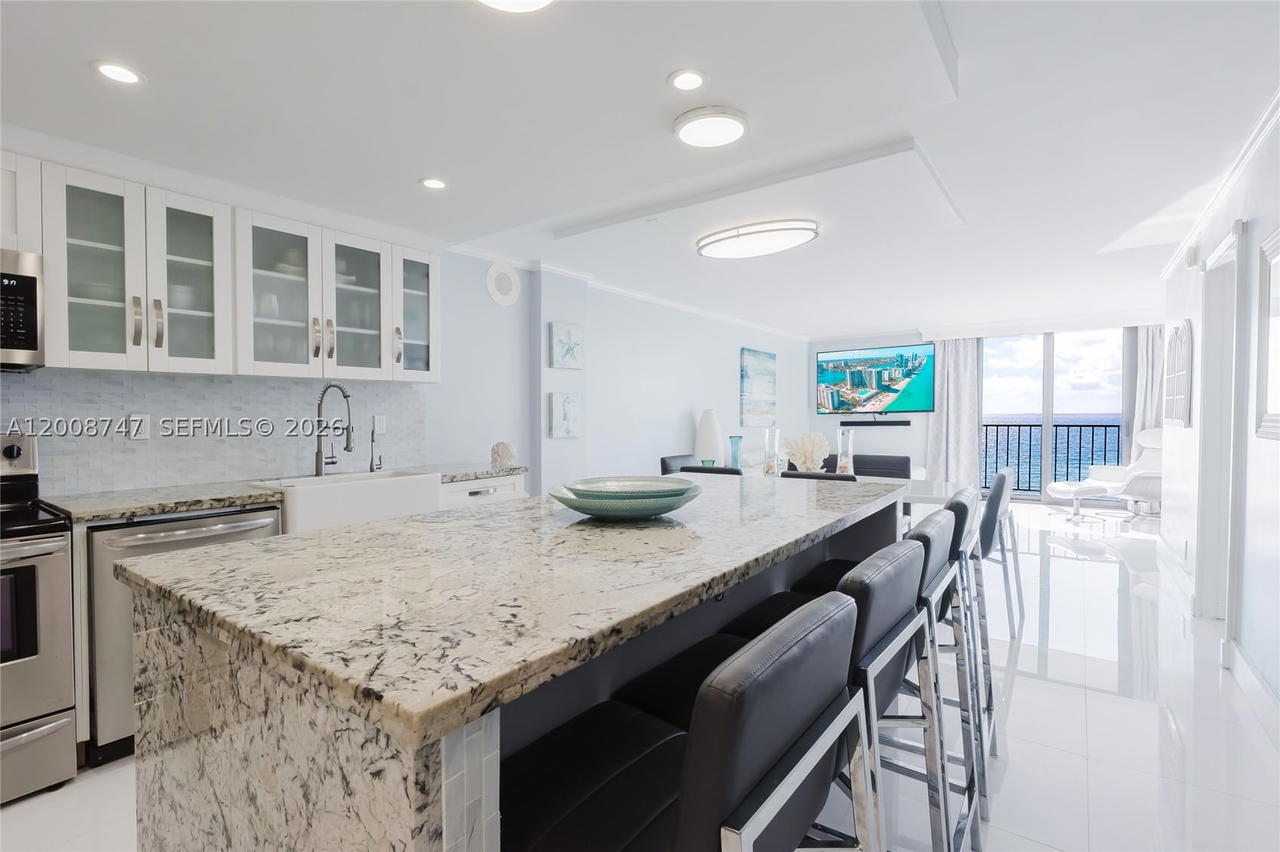 Real estate property located at 2625 Collins Ave #803, Miami-dade, Oceanfront Plaza Condo, Miami Beach, FL