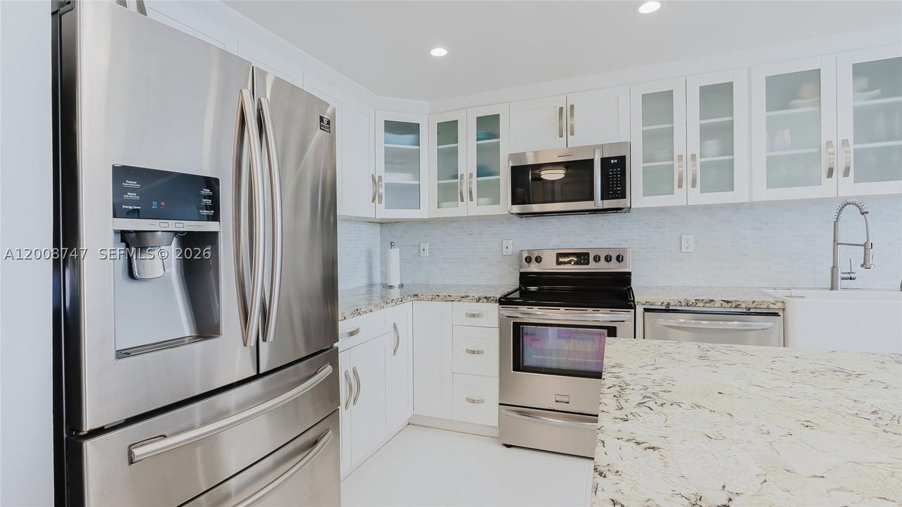 Real estate property located at 2625 Collins Ave #803, Miami-dade, Oceanfront Plaza Condo, Miami Beach, FL