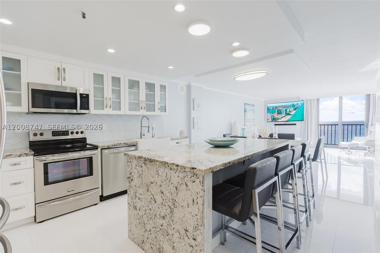 Real estate property located at 2625 Collins Ave #803, Miami-dade, Oceanfront Plaza Condo, Miami Beach, FL