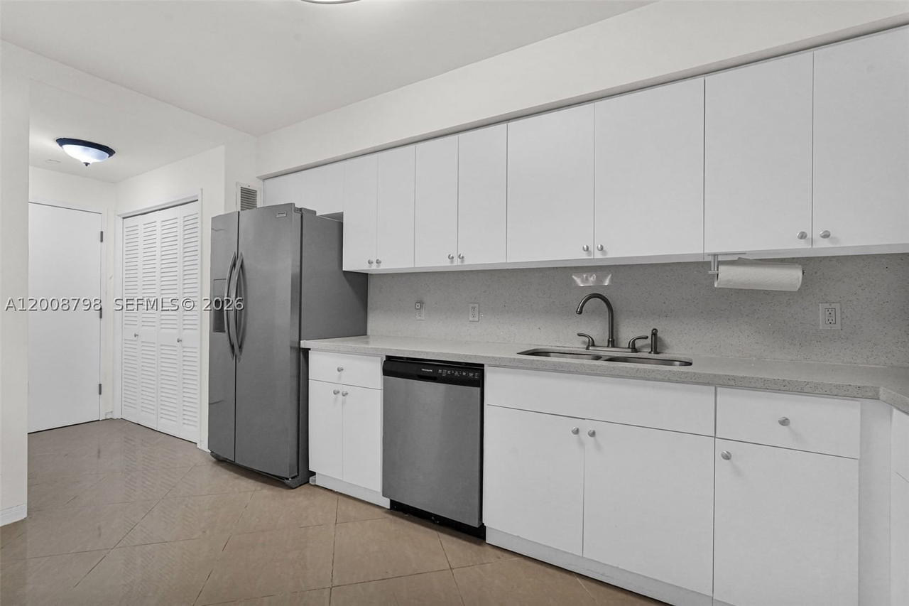 Real estate property located at 5825 Collins Ave #2E, Miami-dade, Corinthian Condo, Miami Beach, FL