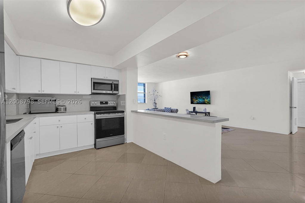 Real estate property located at 5825 Collins Ave #2E, Miami-dade, Corinthian Condo, Miami Beach, FL