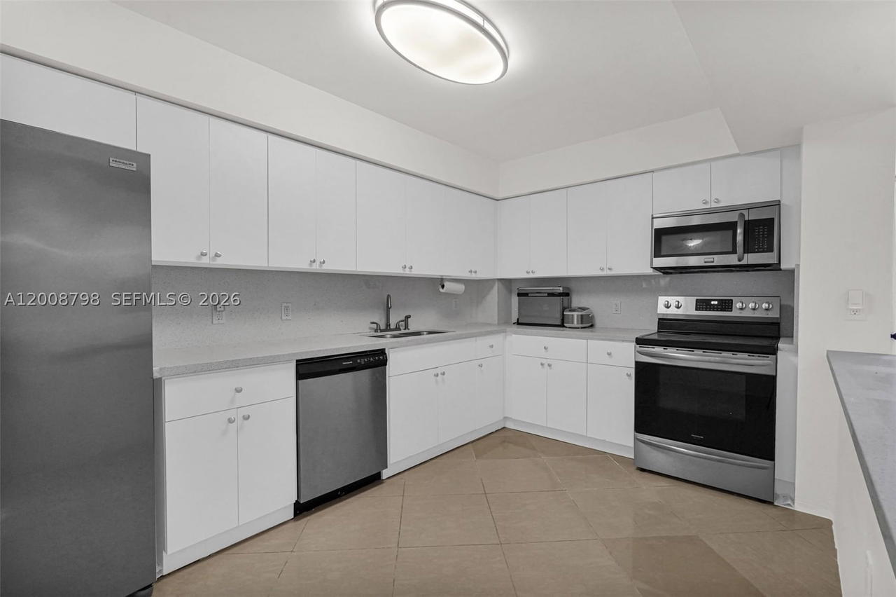 Real estate property located at 5825 Collins Ave #2E, Miami-dade, Corinthian Condo, Miami Beach, FL