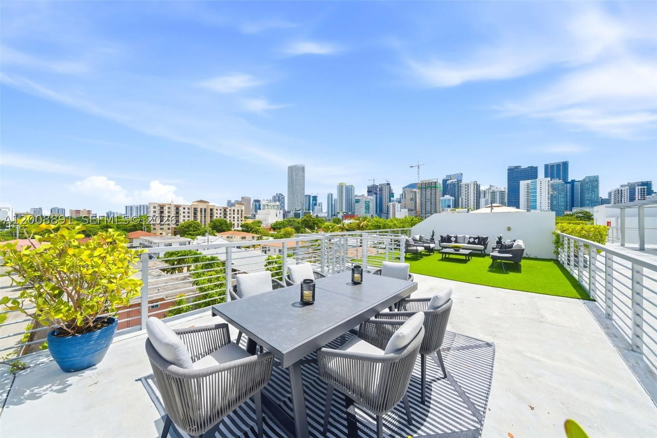 Real estate property located at 545 11th St #308, Miami-dade, Eleven In The Roads Condo, Miami, FL