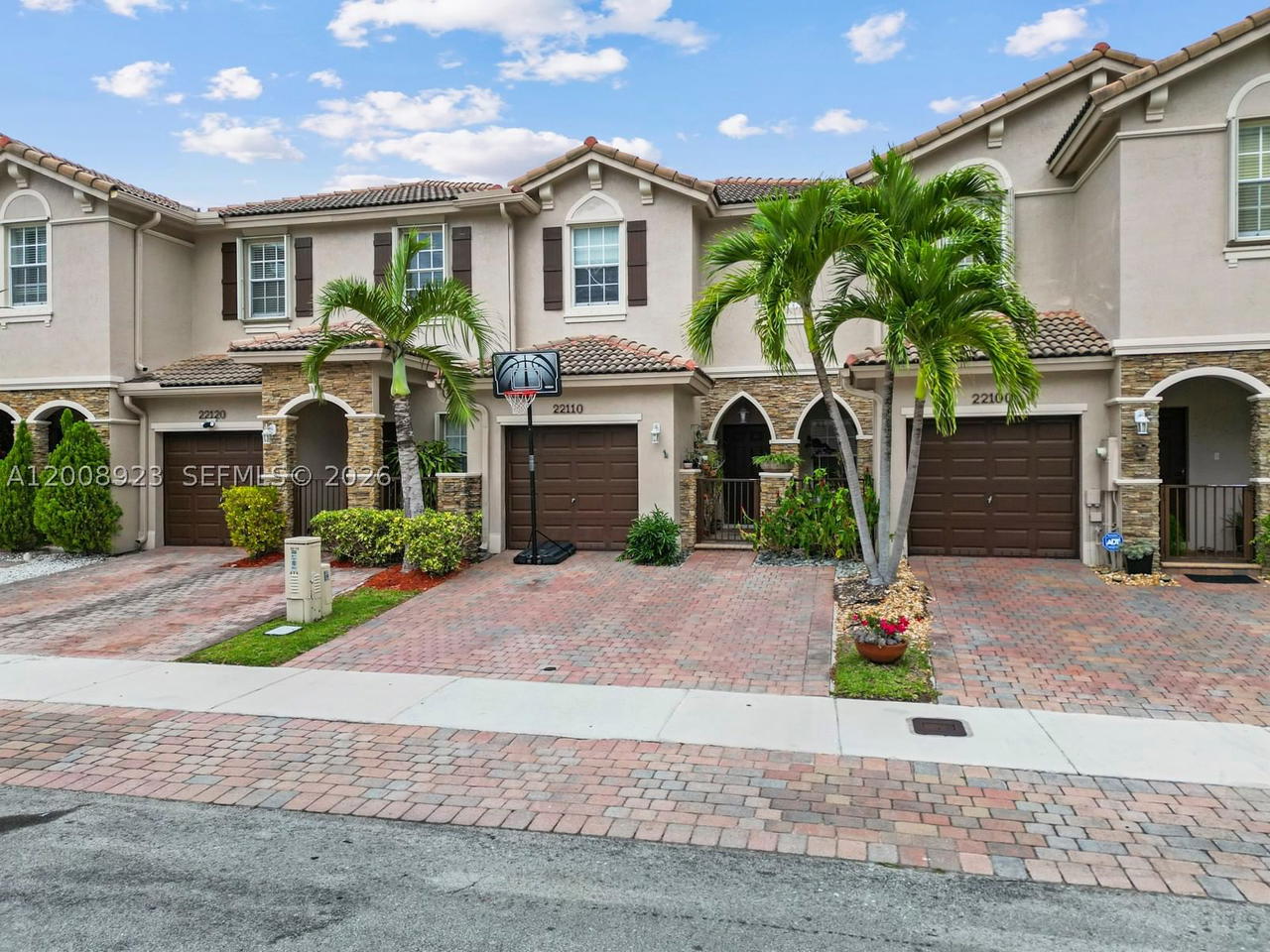 Real estate property located at 22110 93rd Pl, Miami-dade, Lakes By The Bay Cee, Cutler Bay, FL