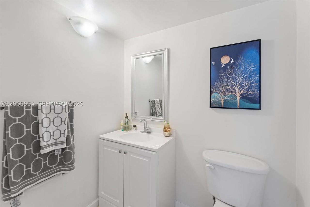 Real estate property located at 900 Bay Dr #421, Miami-dade, King Cole Condo, Miami Beach, FL