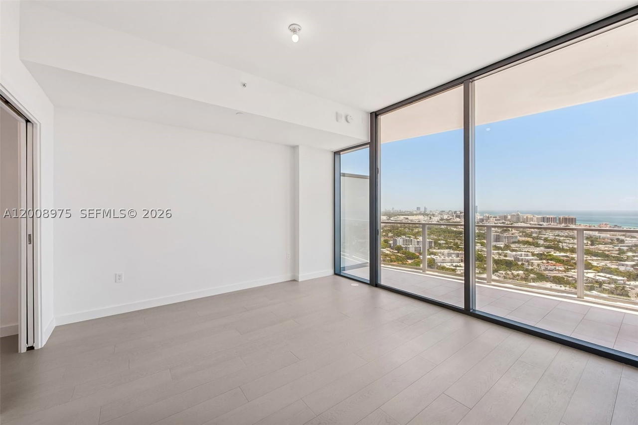 Real estate property located at 500 Alton Rd. #3004, Miami-dade, Five Park Condo, Miami Beach, FL