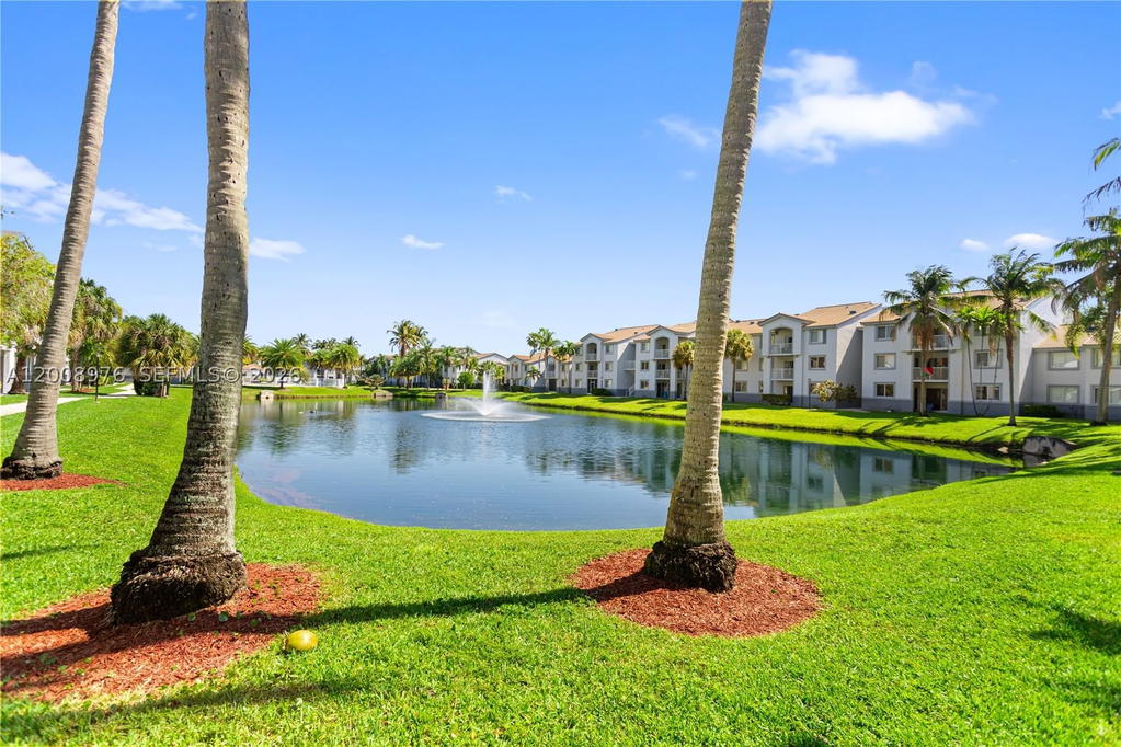 Real estate property located at 2640 University Dr #111, Broward, Royal Grand Condo, Davie, FL