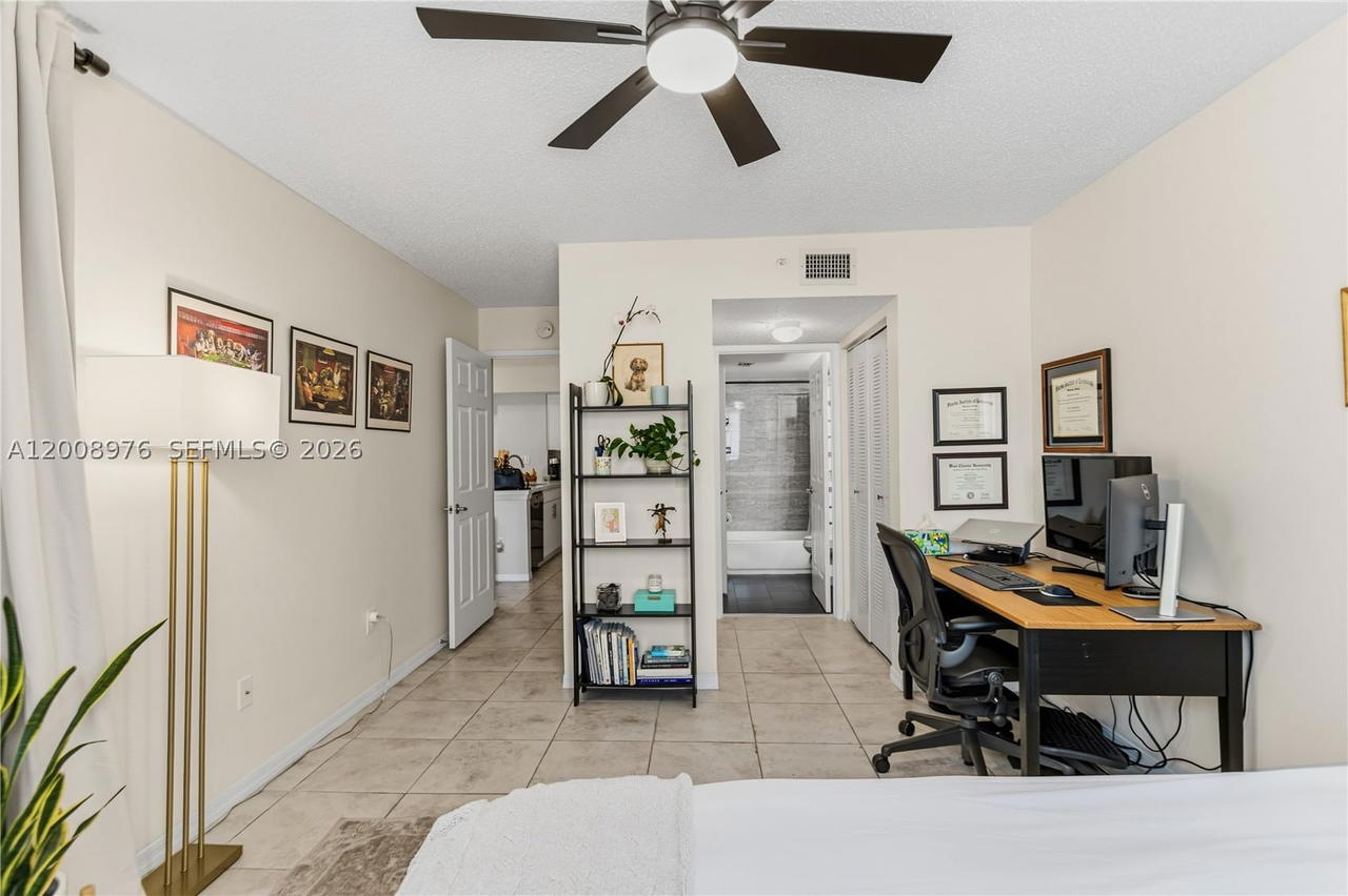 Real estate property located at 2640 University Dr #111, Broward, Royal Grand Condo, Davie, FL