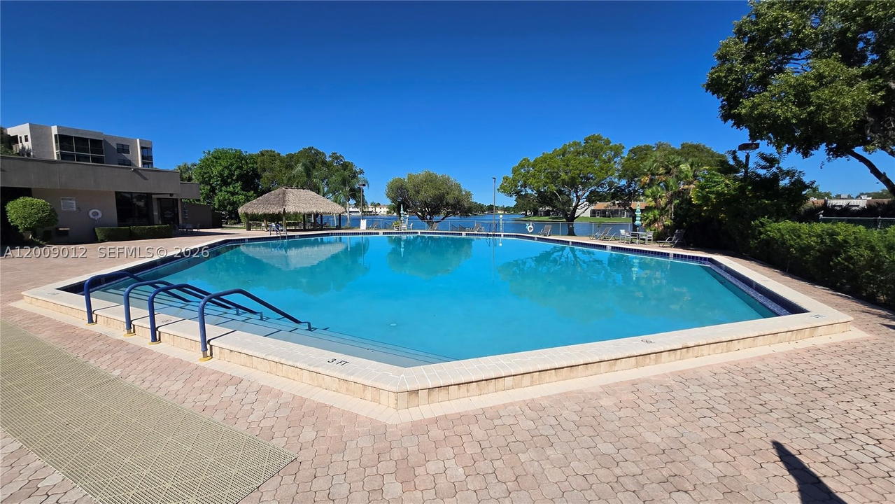 Real estate property located at 1101 Colony Point Cir #218, Broward, Colony Point 4 Condo, Pembroke Pines, FL