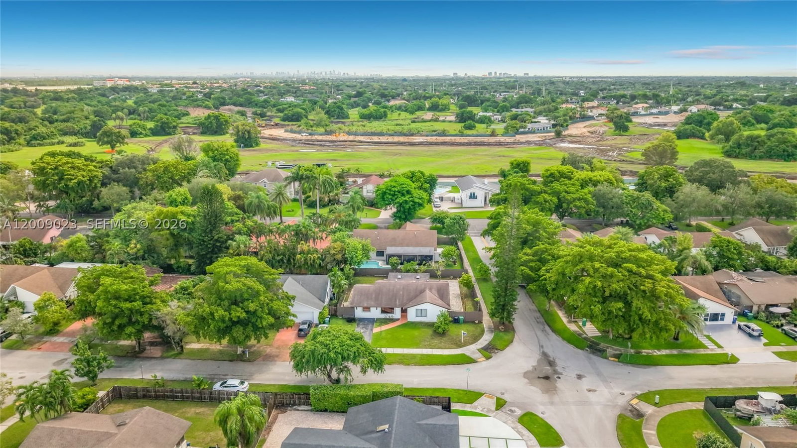 Real estate property located at 9825 132nd Ct, Miami-dade, Calusa Club Estates 5th A, Miami, FL