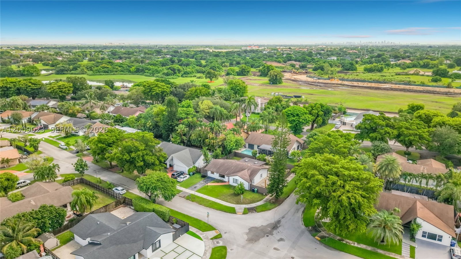 Real estate property located at 9825 132nd Ct, Miami-dade, Calusa Club Estates 5th A, Miami, FL