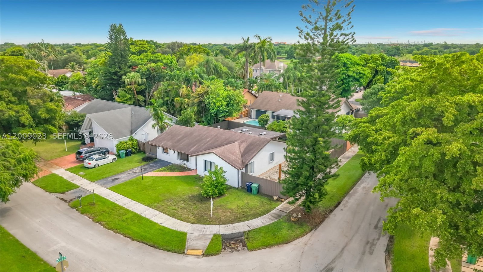 Real estate property located at 9825 132nd Ct, Miami-dade, Calusa Club Estates 5th A, Miami, FL