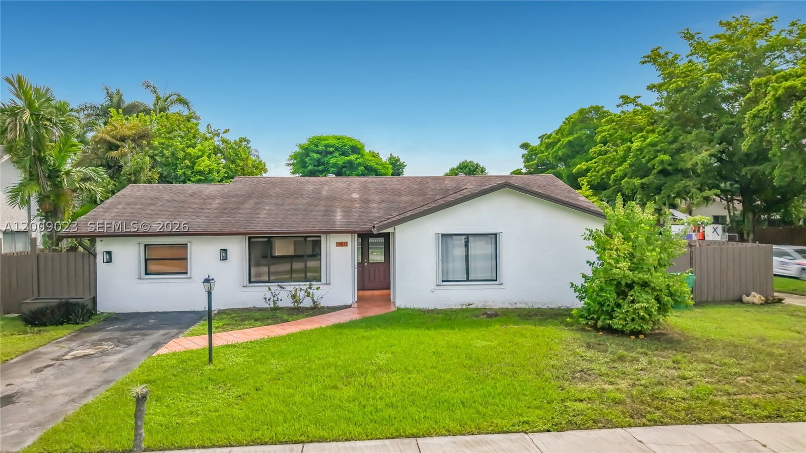 Real estate property located at 9825 132nd Ct, Miami-dade, Calusa Club Estates 5th A, Miami, FL
