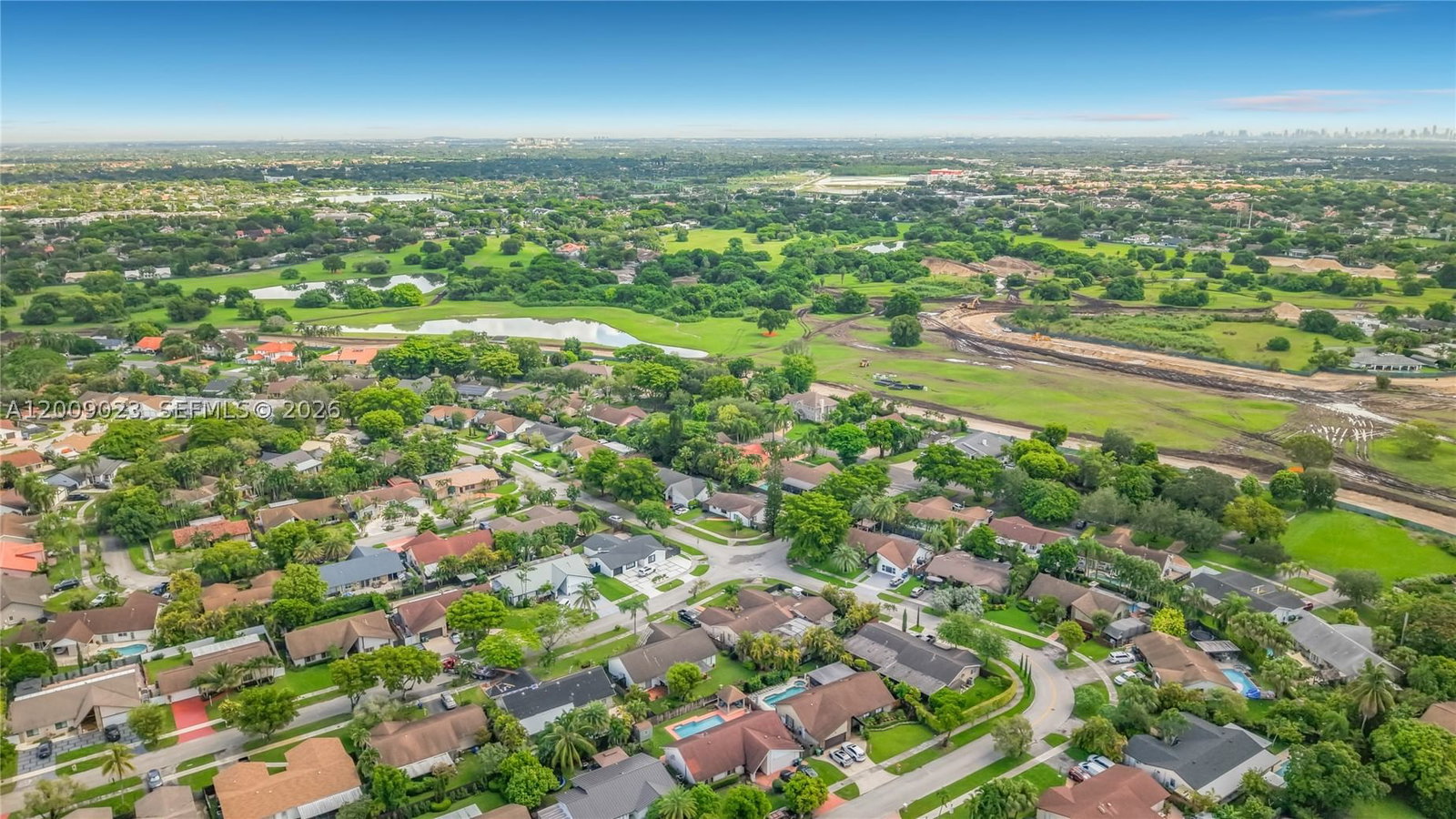 Real estate property located at 9825 132nd Ct, Miami-dade, Calusa Club Estates 5th A, Miami, FL