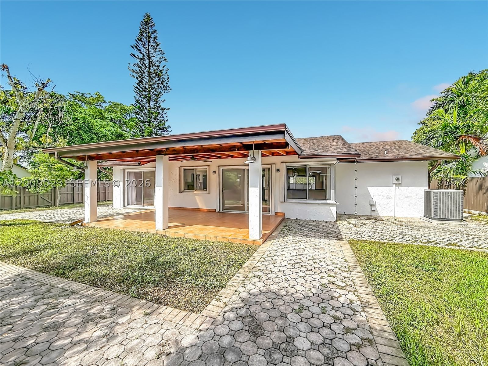 Real estate property located at 9825 132nd Ct, Miami-dade, Calusa Club Estates 5th A, Miami, FL