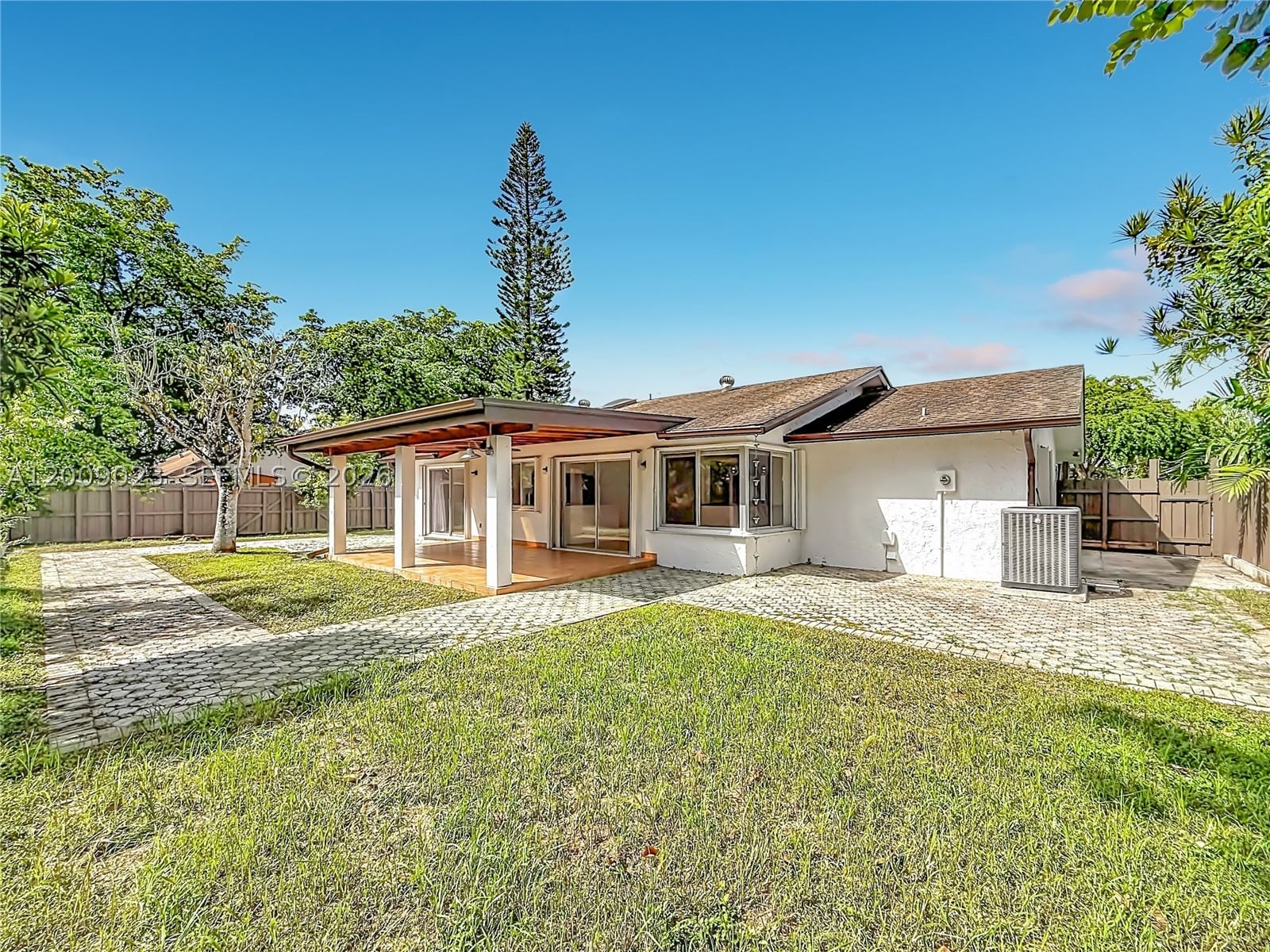 Real estate property located at 9825 132nd Ct, Miami-dade, Calusa Club Estates 5th A, Miami, FL