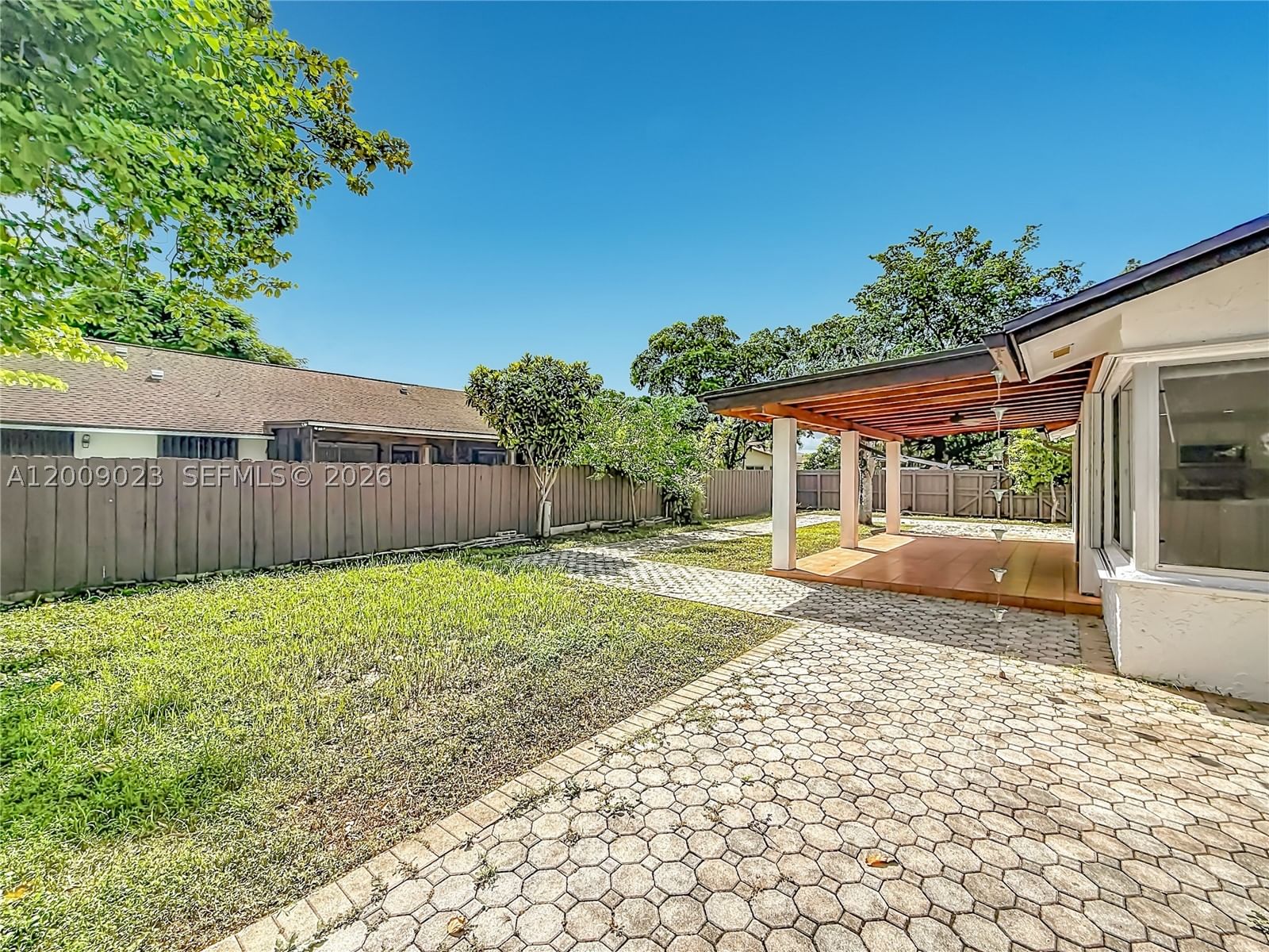 Real estate property located at 9825 132nd Ct, Miami-dade, Calusa Club Estates 5th A, Miami, FL