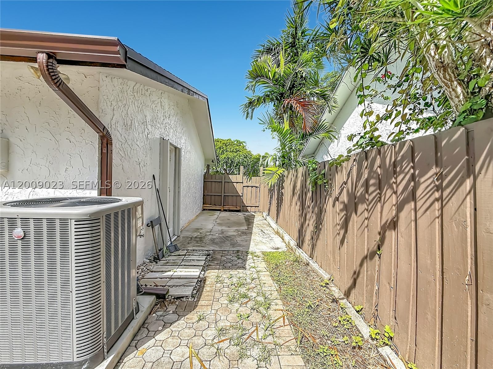 Real estate property located at 9825 132nd Ct, Miami-dade, Calusa Club Estates 5th A, Miami, FL