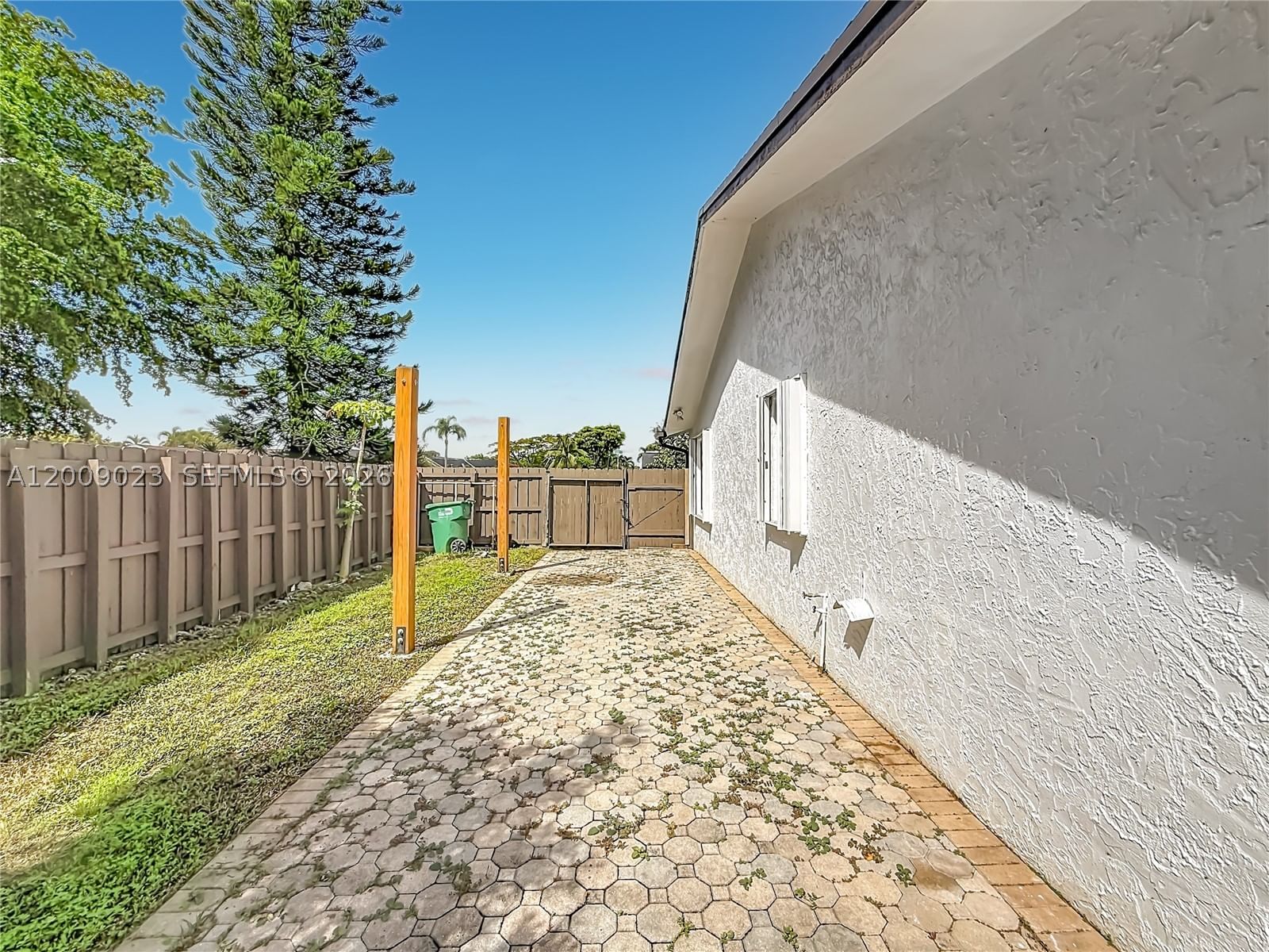 Real estate property located at 9825 132nd Ct, Miami-dade, Calusa Club Estates 5th A, Miami, FL