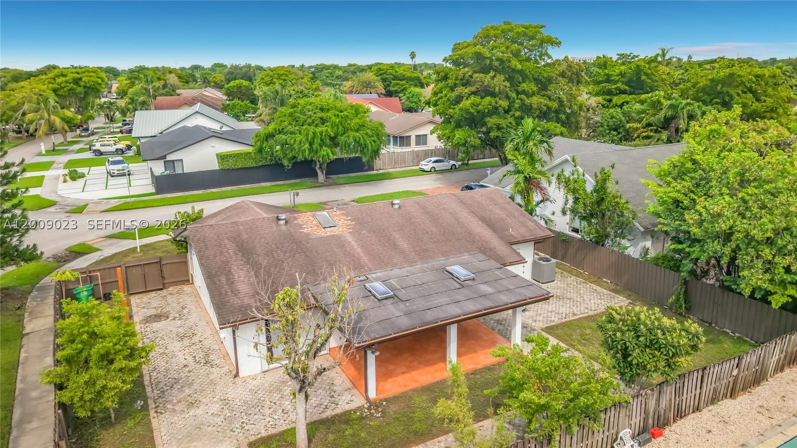 Real estate property located at 9825 132nd Ct, Miami-dade, Calusa Club Estates 5th A, Miami, FL