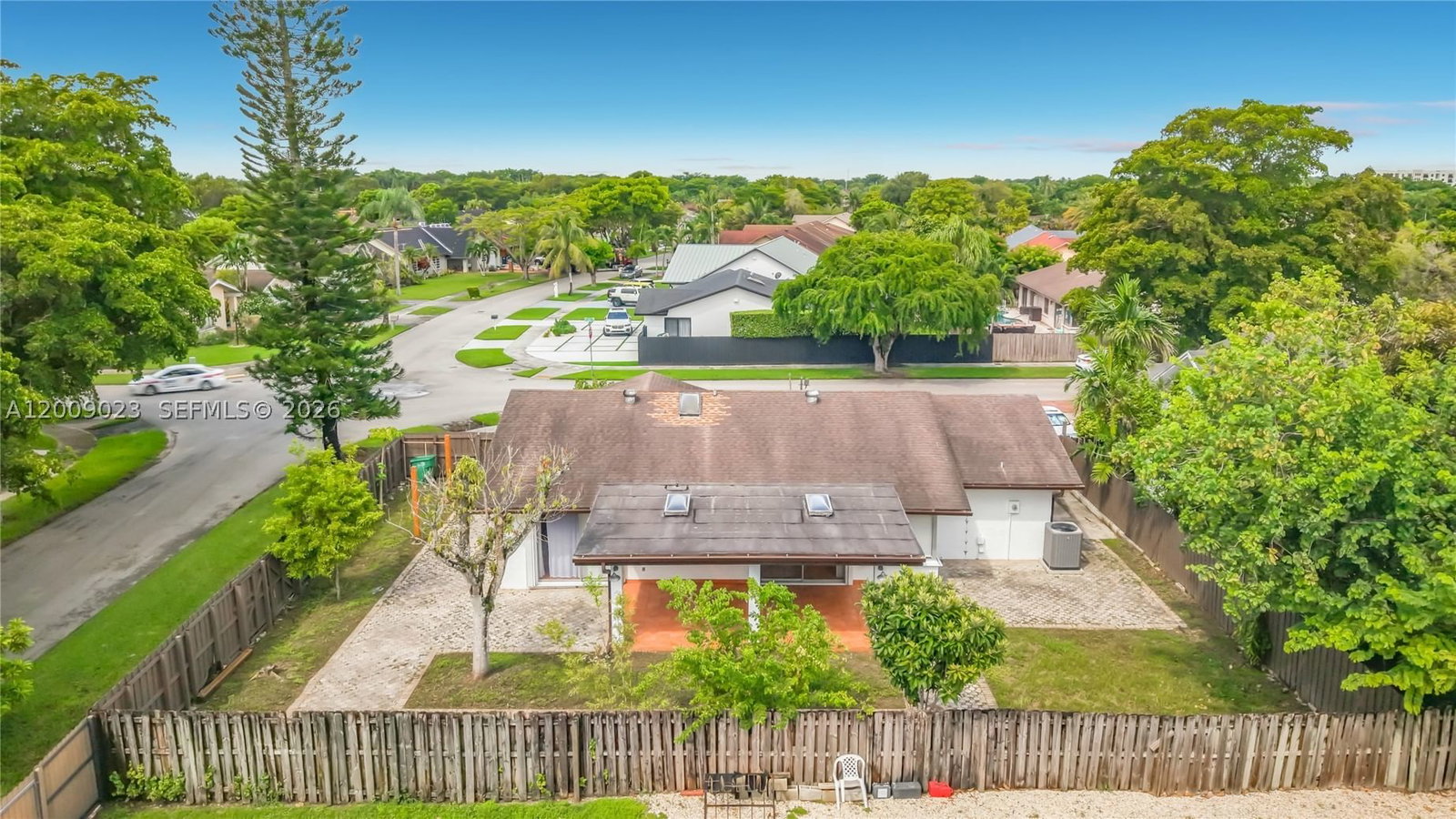 Real estate property located at 9825 132nd Ct, Miami-dade, Calusa Club Estates 5th A, Miami, FL