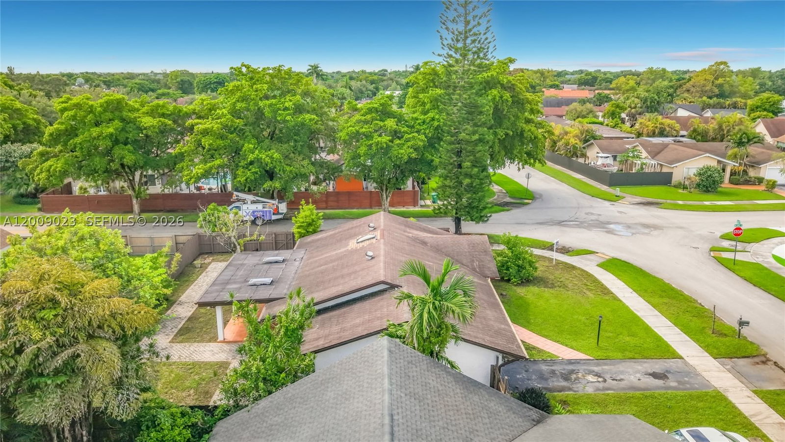 Real estate property located at 9825 132nd Ct, Miami-dade, Calusa Club Estates 5th A, Miami, FL