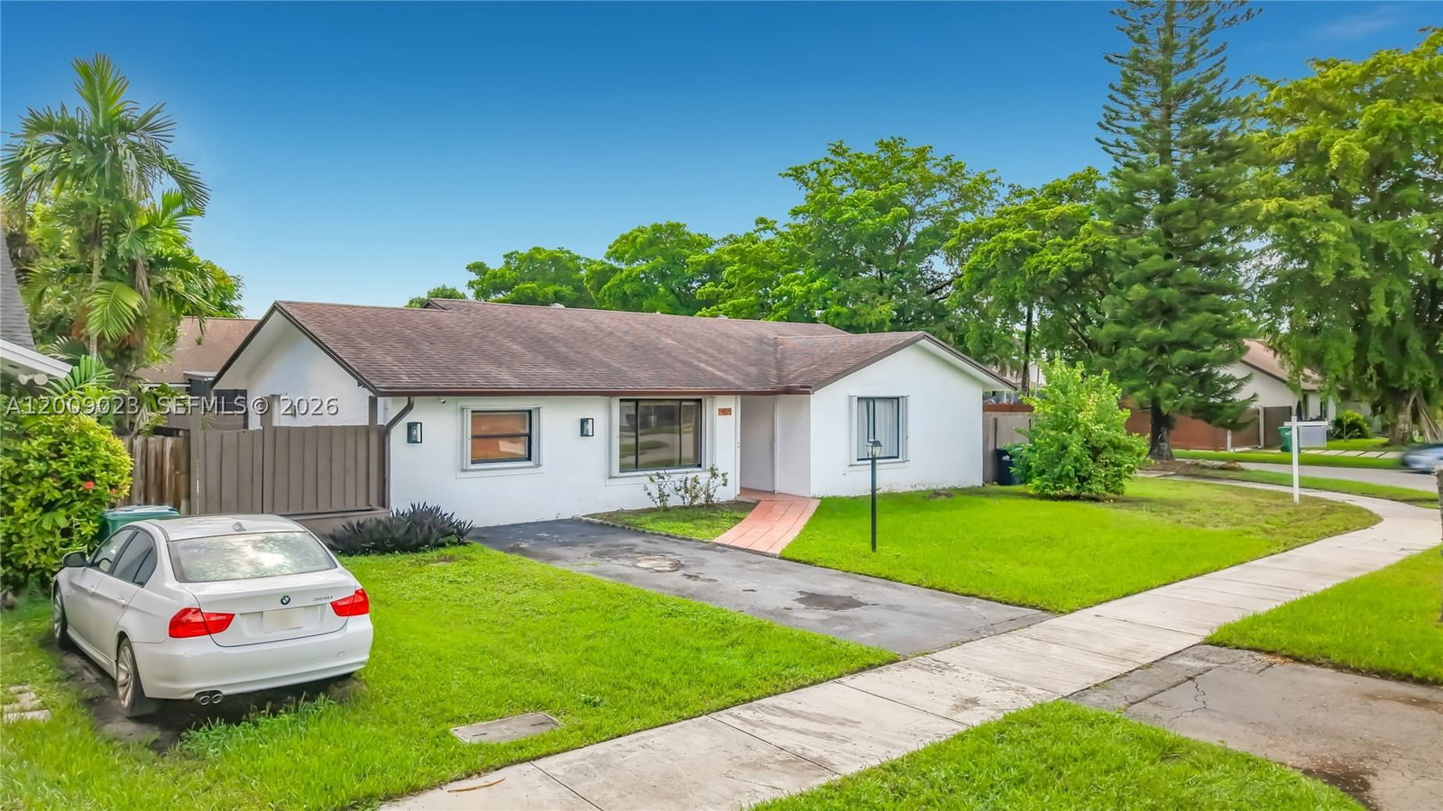 Real estate property located at 9825 132nd Ct, Miami-dade, Calusa Club Estates 5th A, Miami, FL