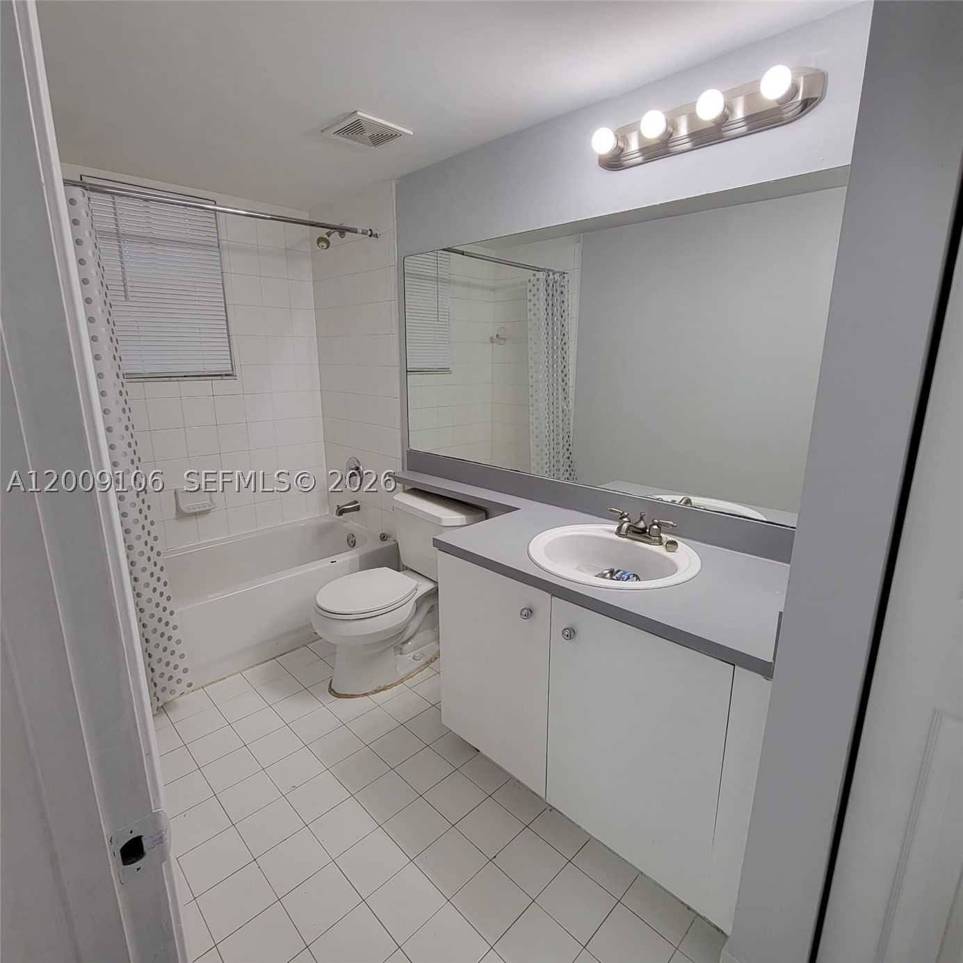 Real estate property located at 711 111th Way #301, Broward, Devonaire Condo At Pembro, Pembroke Pines, FL