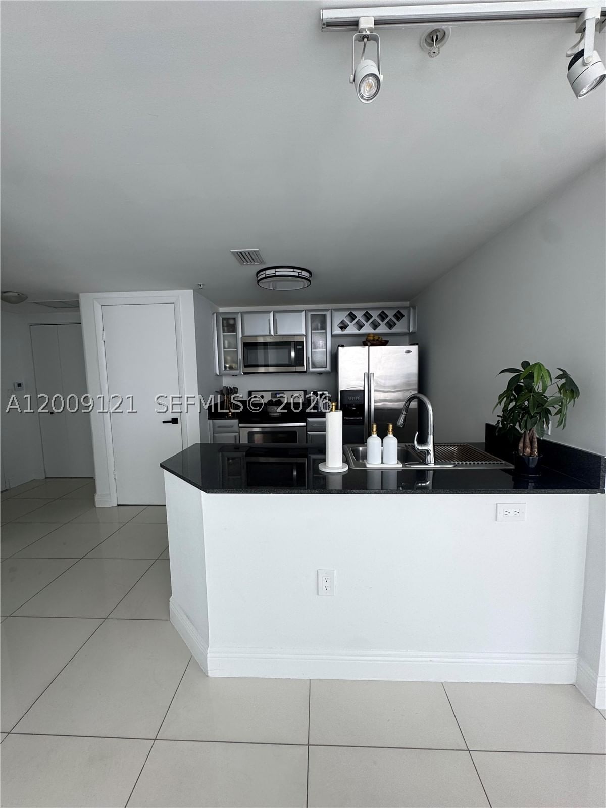Real estate property located at 1871 S River Dr #2005, Miami-dade, Terrazas Riverpark Villag, Miami, FL