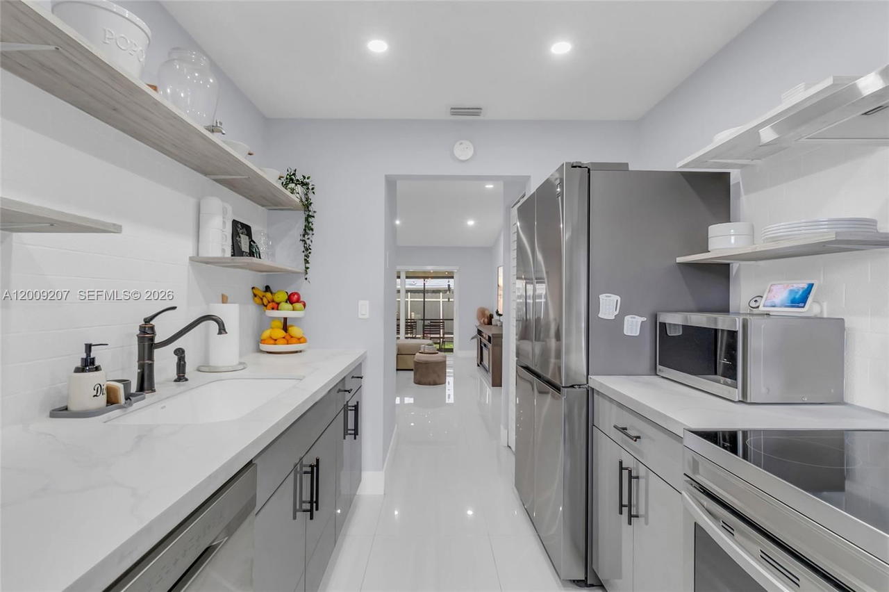 Real estate property located at 13756 54th Ter, Miami-dade, Bent Tree Sec 1, Miami, FL