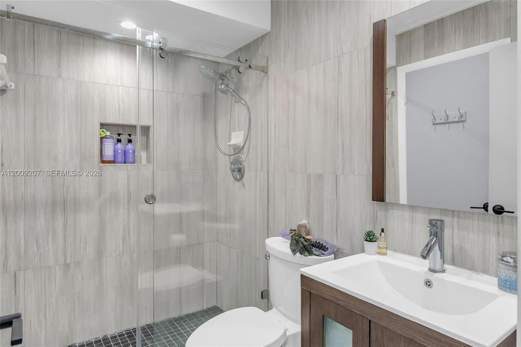 Real estate property located at 13756 54th Ter, Miami-dade, Bent Tree Sec 1, Miami, FL