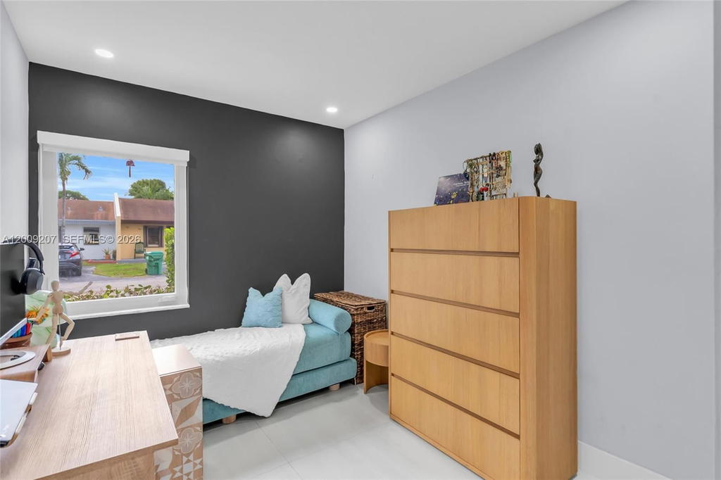Real estate property located at 13756 54th Ter, Miami-dade, Bent Tree Sec 1, Miami, FL
