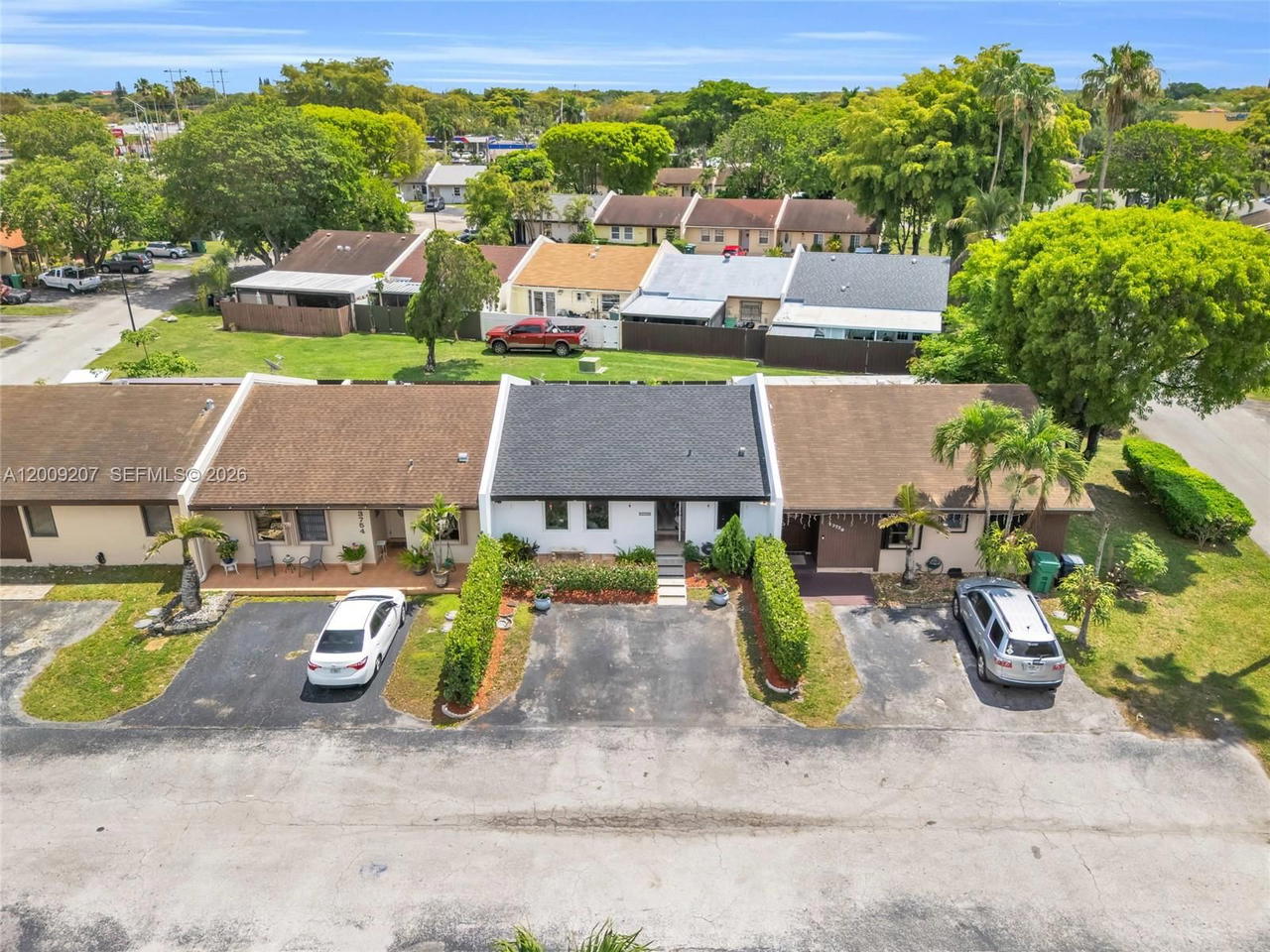 Real estate property located at 13756 54th Ter, Miami-dade, Bent Tree Sec 1, Miami, FL