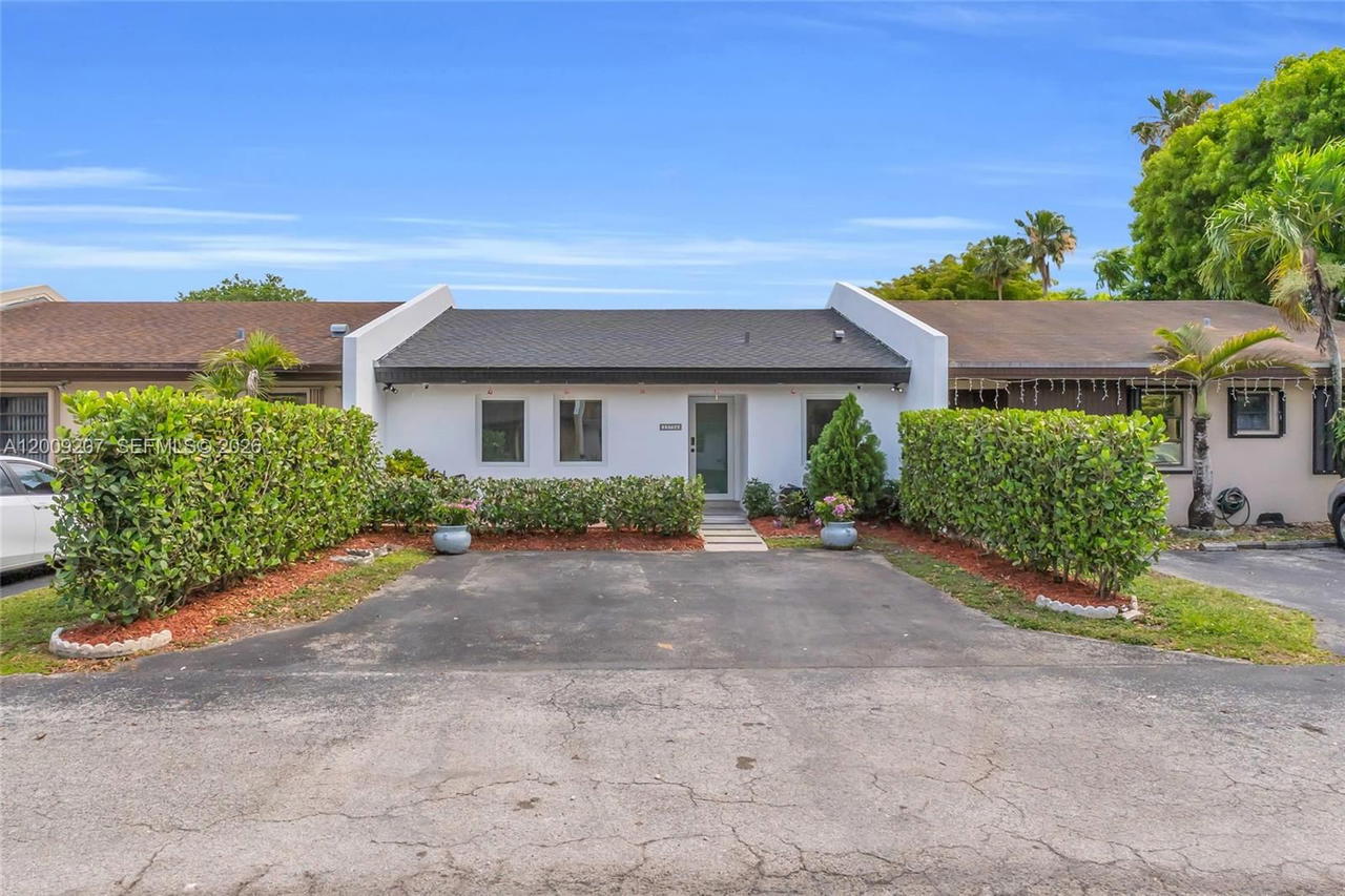 Real estate property located at 13756 54th Ter, Miami-dade, Bent Tree Sec 1, Miami, FL