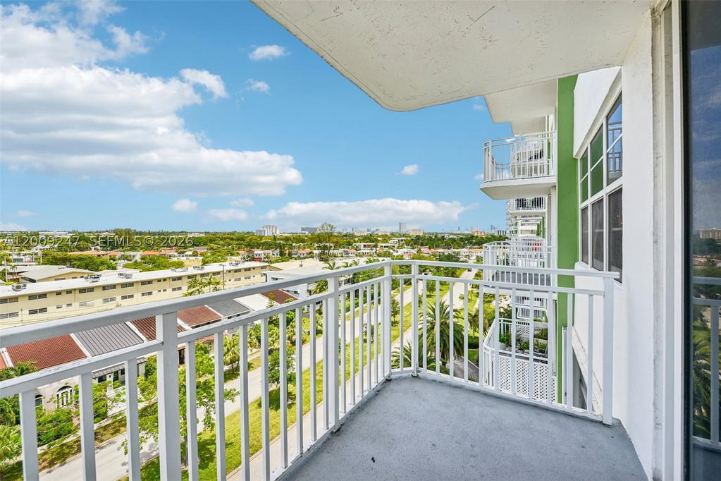 Real estate property located at 2100 Sans Souci Blvd B706, Miami-dade, Bayview Towers Condo Sout, North Miami, FL