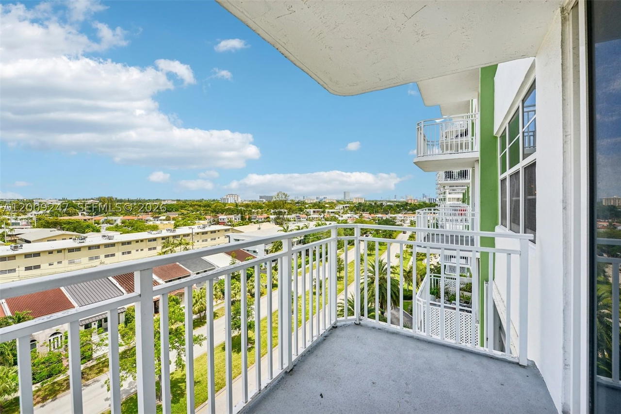 Real estate property located at 2100 Sans Souci Blvd B706, Miami-dade, Bayview Towers Condo Sout, North Miami, FL