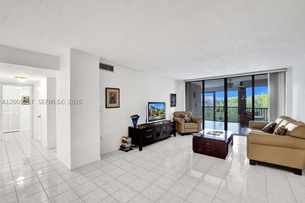 Real estate property located at 2806 46th Ave D637, Broward, Grandview At Emerald Hill, Hollywood, FL