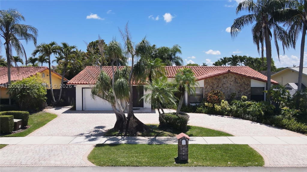 Real estate property located at 13300 21st St, Miami-dade, Tamiami Lakes Sec 1, Miami, FL