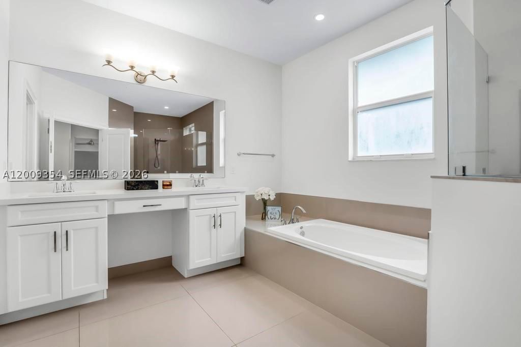 Real estate property located at 7601 CAVALIA Dr, Broward, Cavalia Estates, Davie, FL