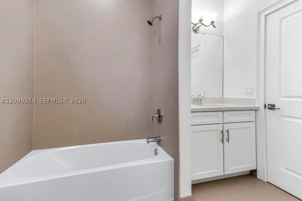 Real estate property located at 7601 CAVALIA Dr, Broward, Cavalia Estates, Davie, FL