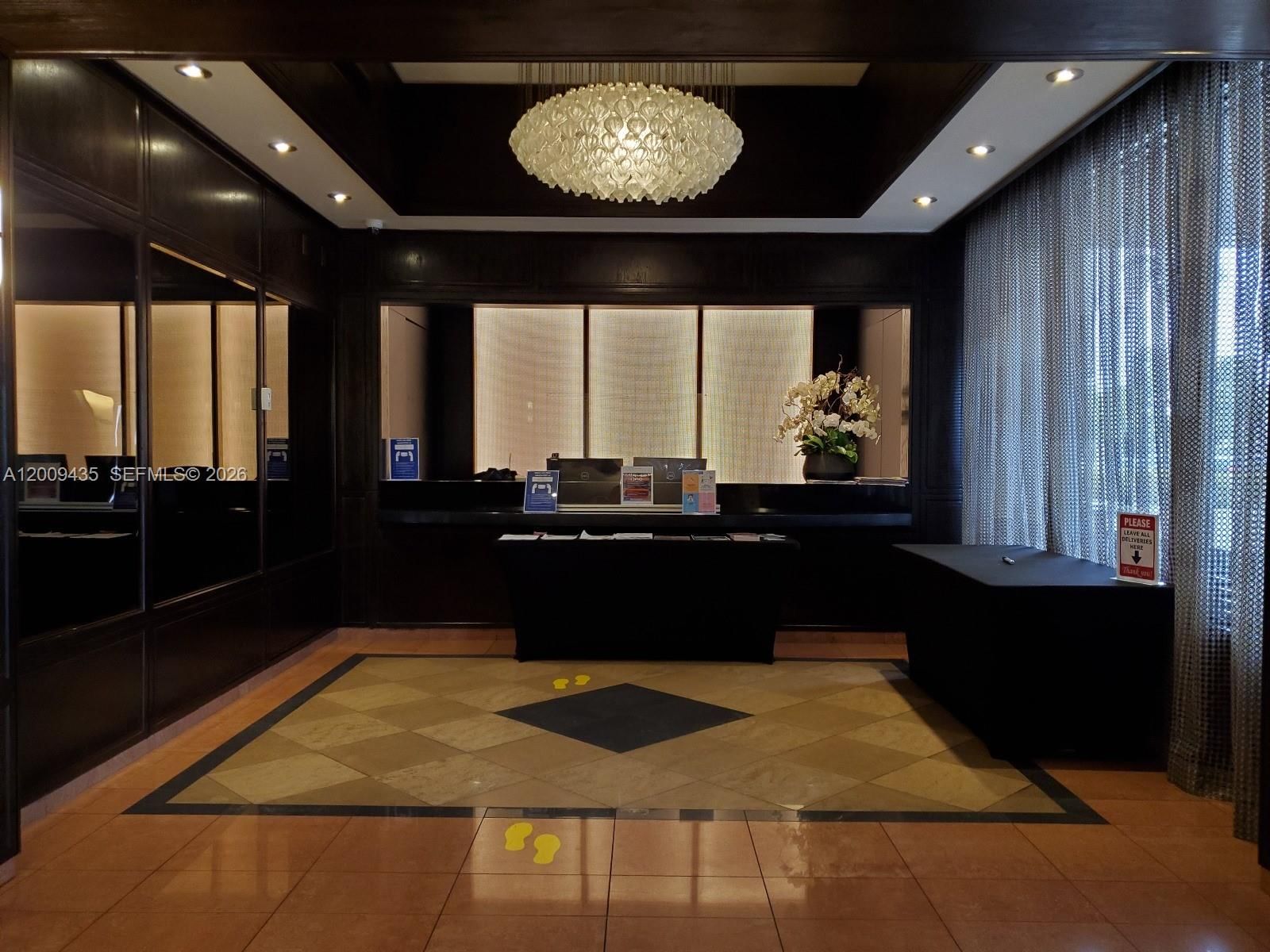 Real estate property located at 600 36th St #1109, Miami-dade, Charter Club Condo, Miami, FL