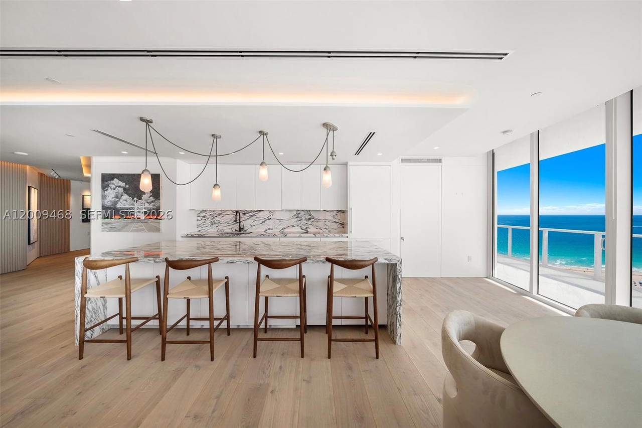 Real estate property located at 100 Pointe Dr #1206, Miami-dade, Continuum On South Beach, Miami Beach, FL