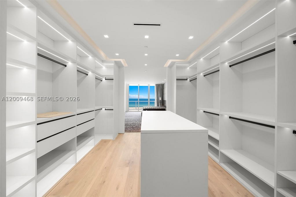 Real estate property located at 100 Pointe Dr #1206, Miami-dade, Continuum On South Beach, Miami Beach, FL